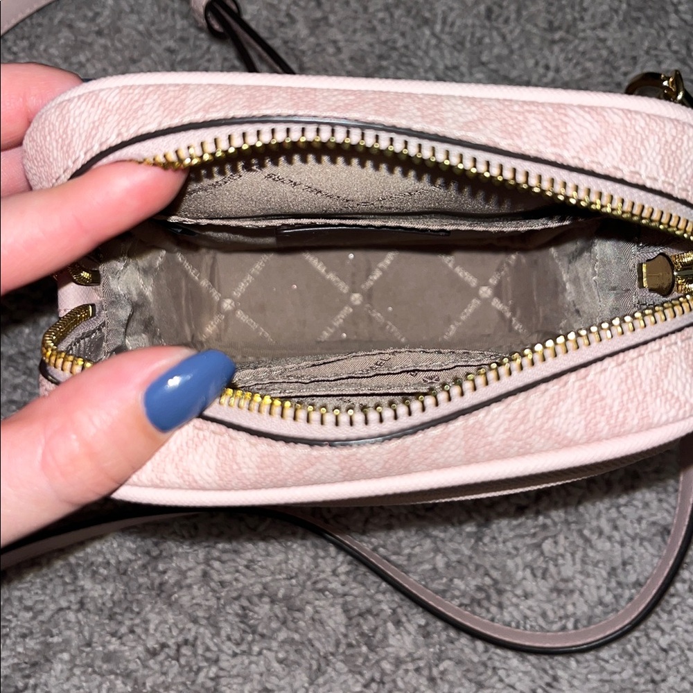 Michael Kors Cross Body - Picture 3 of 6